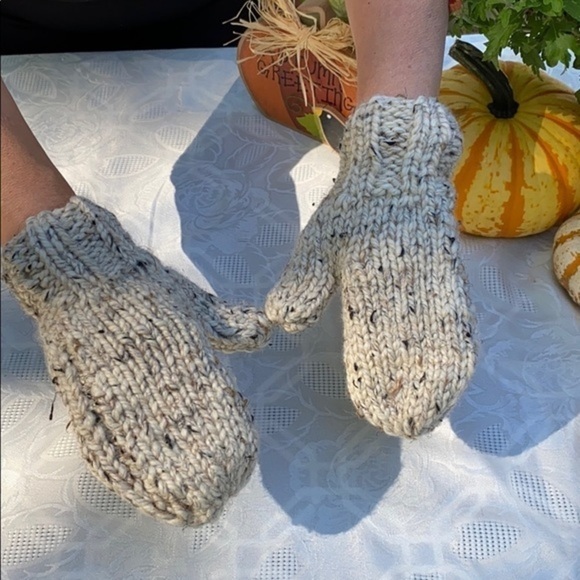 Acrylic/wool blend mittens for women /teens - Picture 4 of 8